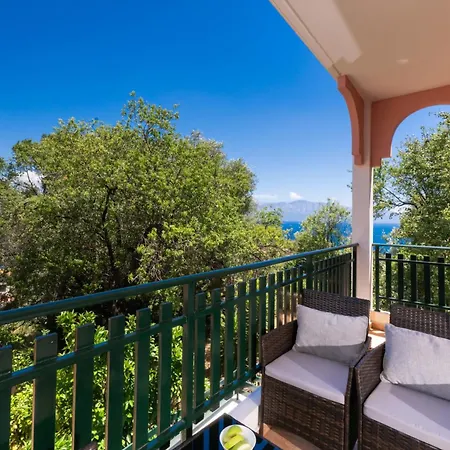 Mnv Sea In Lefkas Nikiana